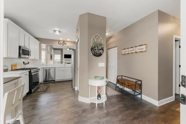 $319,000 | 907 Bluebell Circle, Joliet, IL 60431