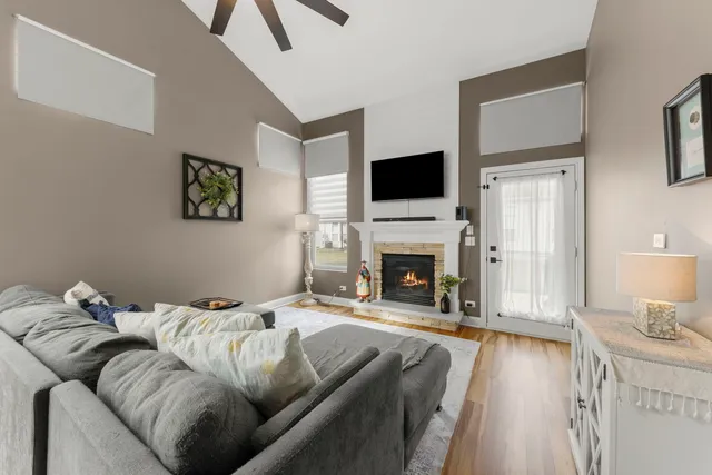 $319,000 | 907 Bluebell Circle, Joliet, IL 60431