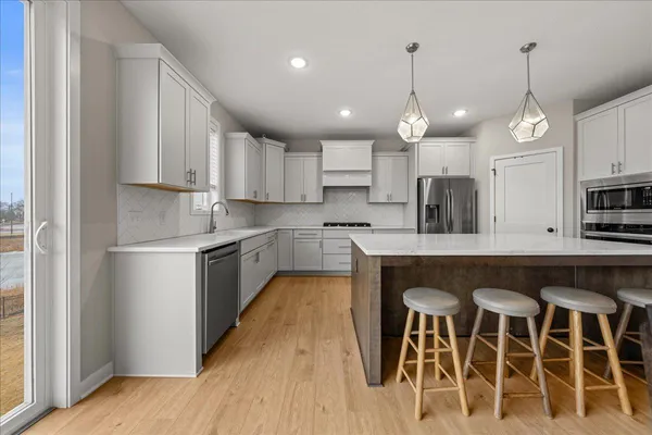 $879,900 | 10125 Shadyview Lane North, Maple Grove, MN 55311