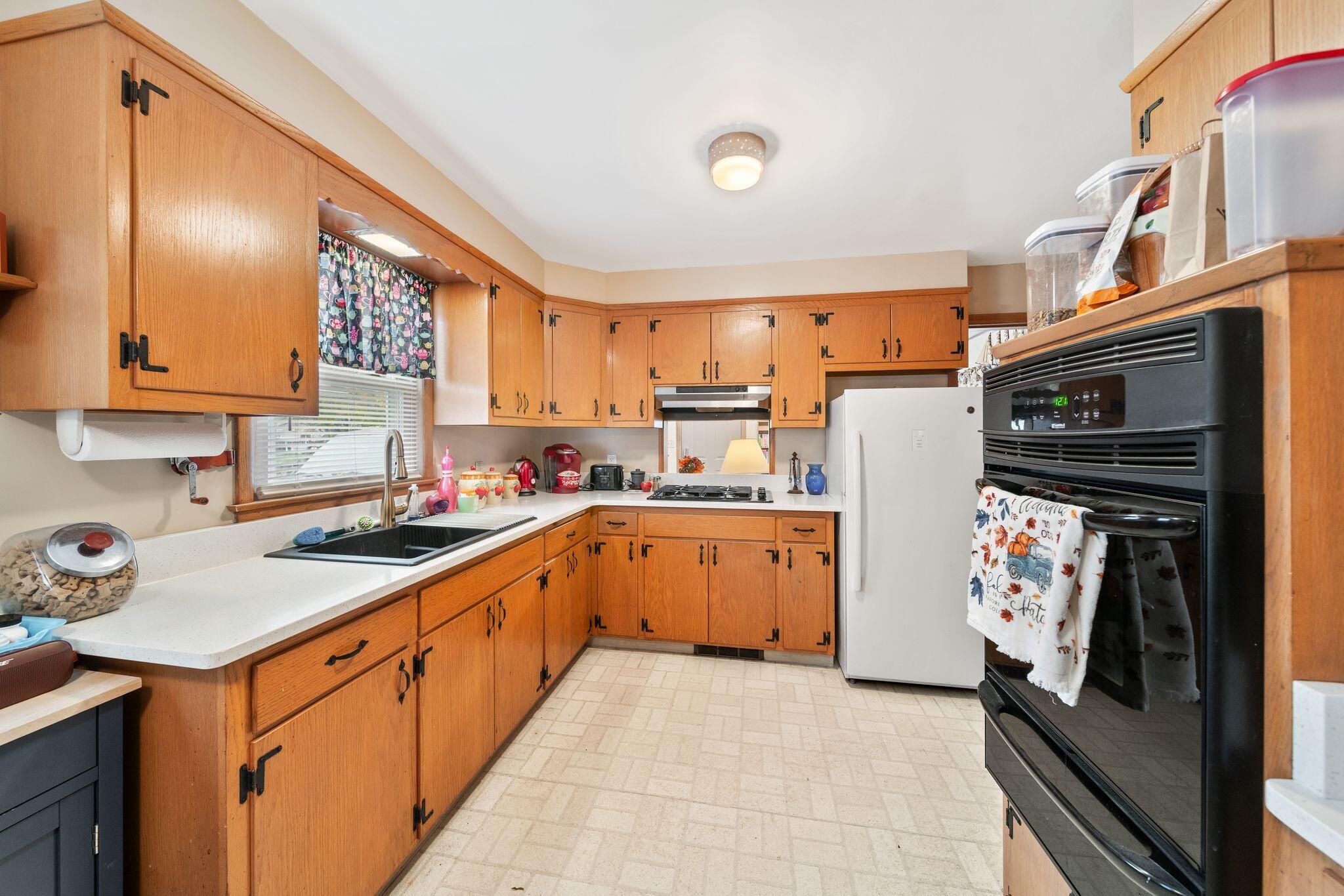 3722 St Clair Street Racine, WI 53402 - Photo 5 of 23 3722 St Clair (5)