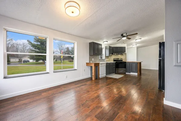 $320,000 | 53283 Hemlock Lake Road, Marcellus, MI 49067