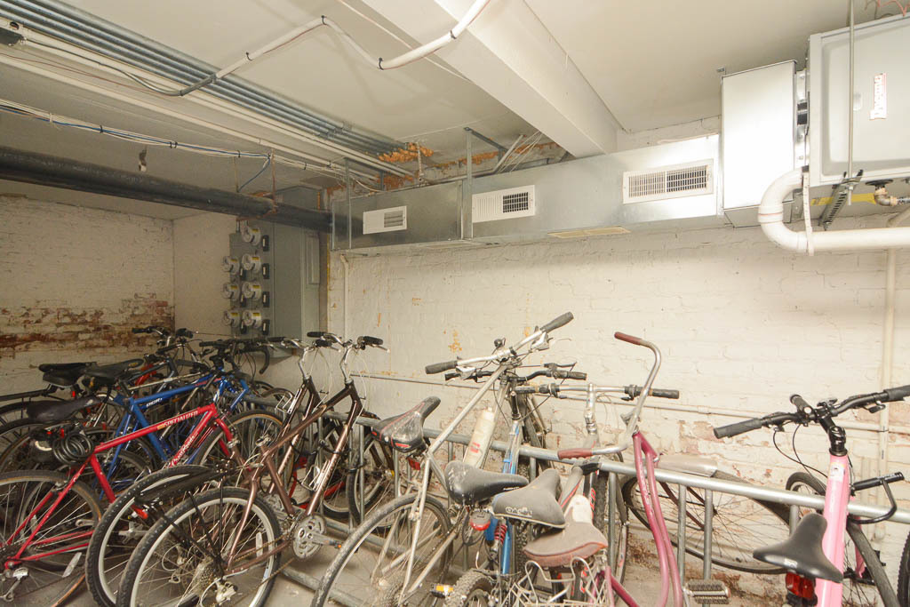 929 West Sunnyside Avenue, Unit 3S Chicago, IL 60640 - Photo 21 of 21 a view of a room with gym equipment