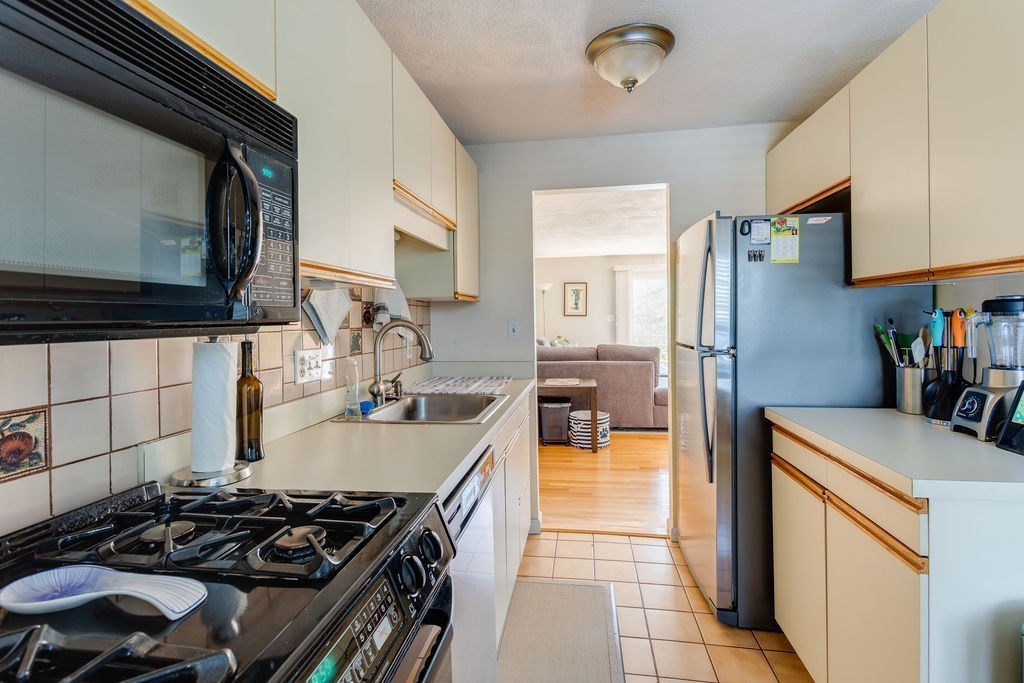 4 Oak Ridge Drive, Unit 4 Maynard, MA 01754 - Photo 5 of 23 Gallery Image 5