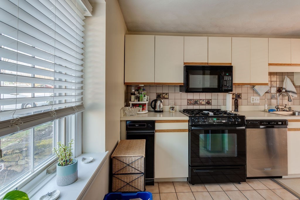 4 Oak Ridge Drive, Unit 4 Maynard, MA 01754 - Photo 6 of 23 Gallery Image 6