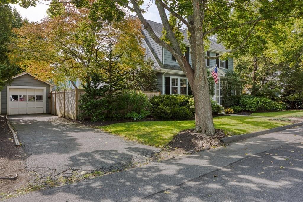 30 Homestead Road Marblehead, MA 01945 - Photo 4 of 35 a view of a house with backyard and trees