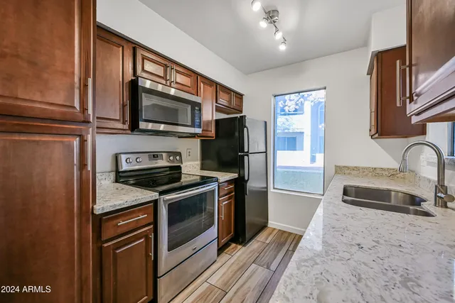 $1,449 | 10610 South 48th Street, Unit 1081, Phoenix, AZ 85044