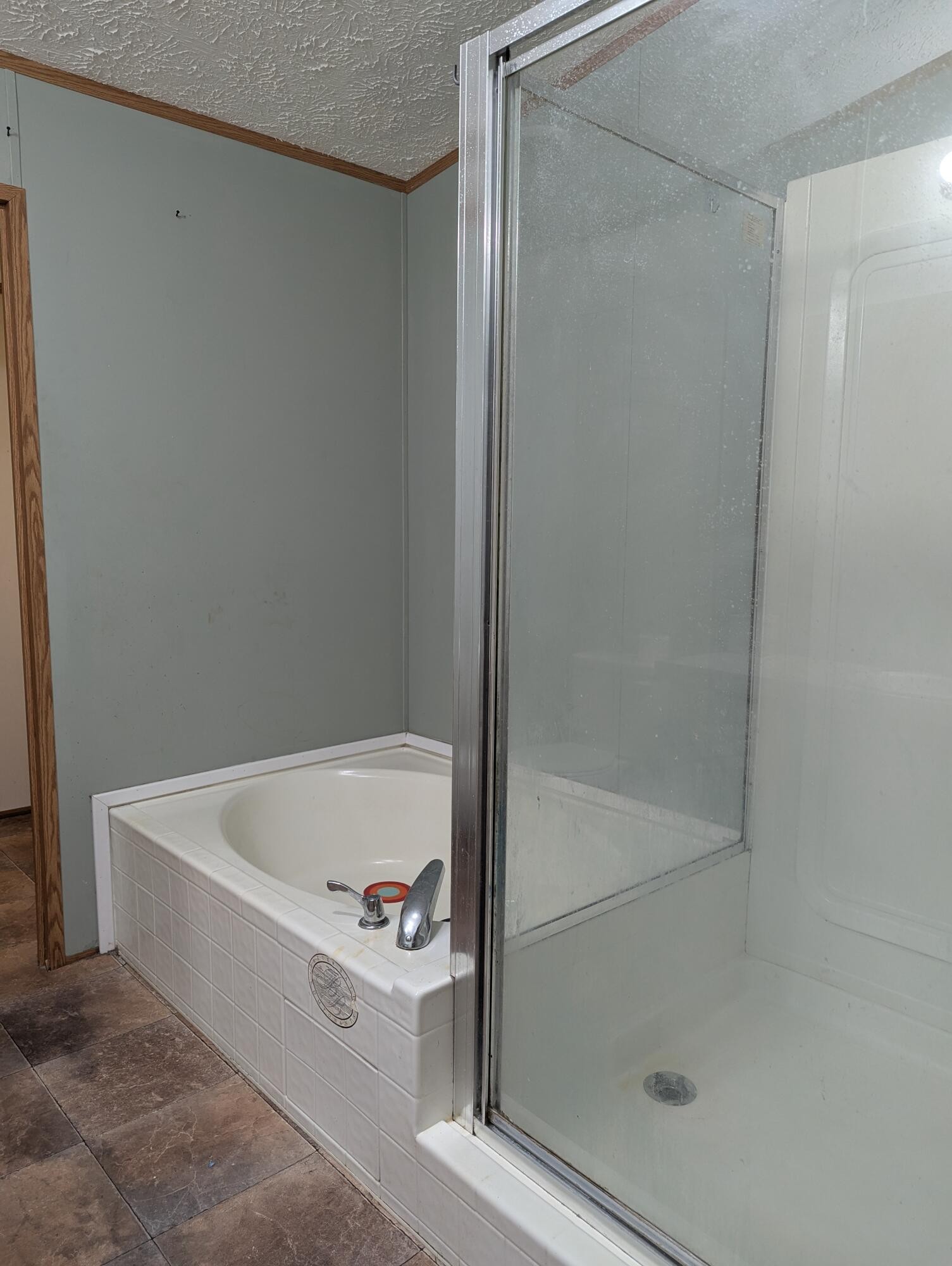313 Burton Road Sweetwater, TN 37874 - Photo 19 of 38 a bathroom with a tub and shower