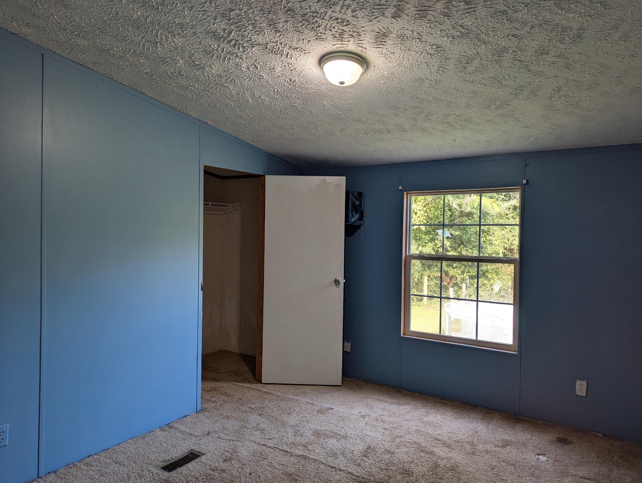 313 Burton Road Sweetwater, TN 37874 - Photo 20 of 38 an empty room with windows