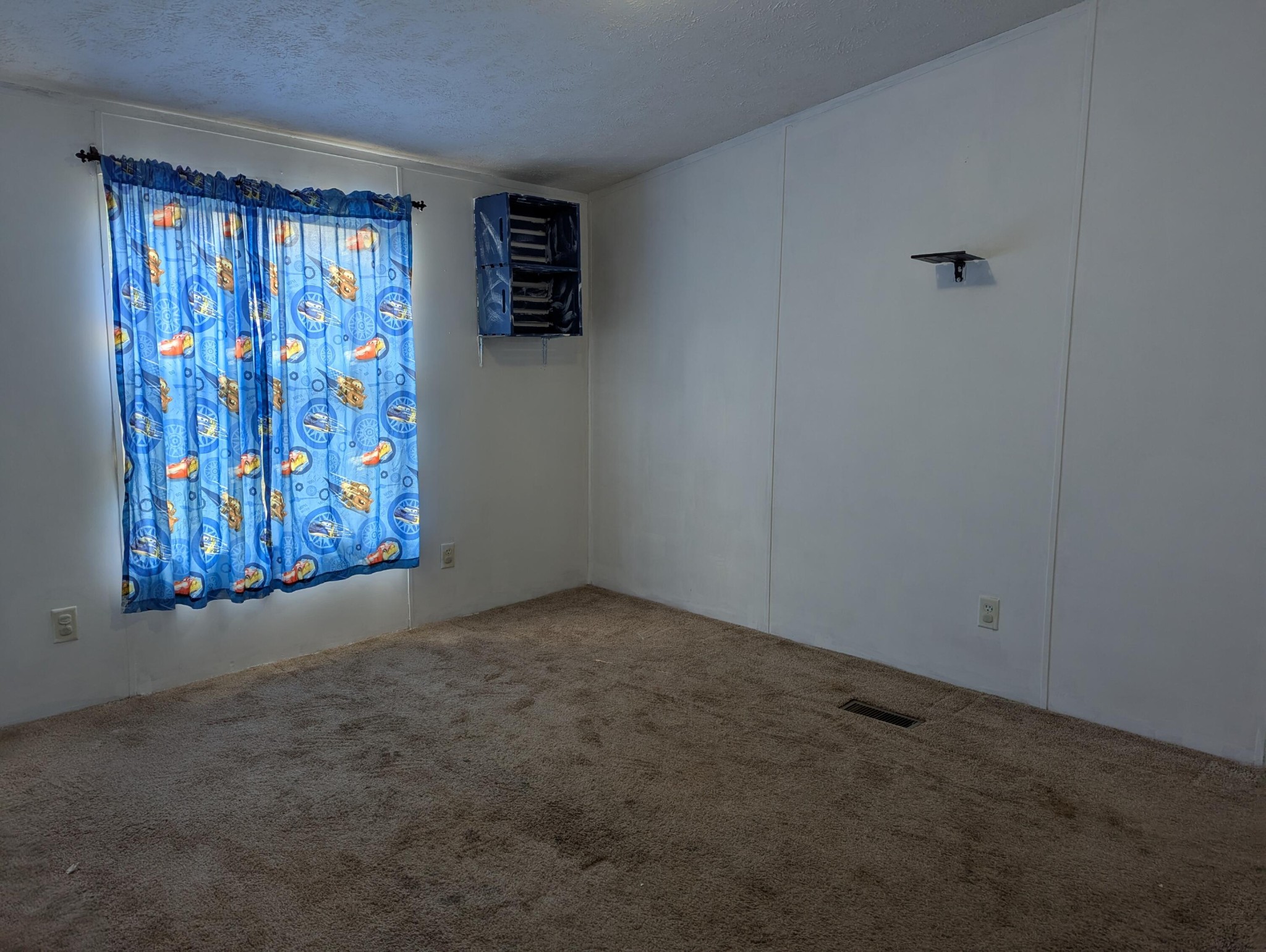 313 Burton Road Sweetwater, TN 37874 - Photo 22 of 38 an empty room with windows