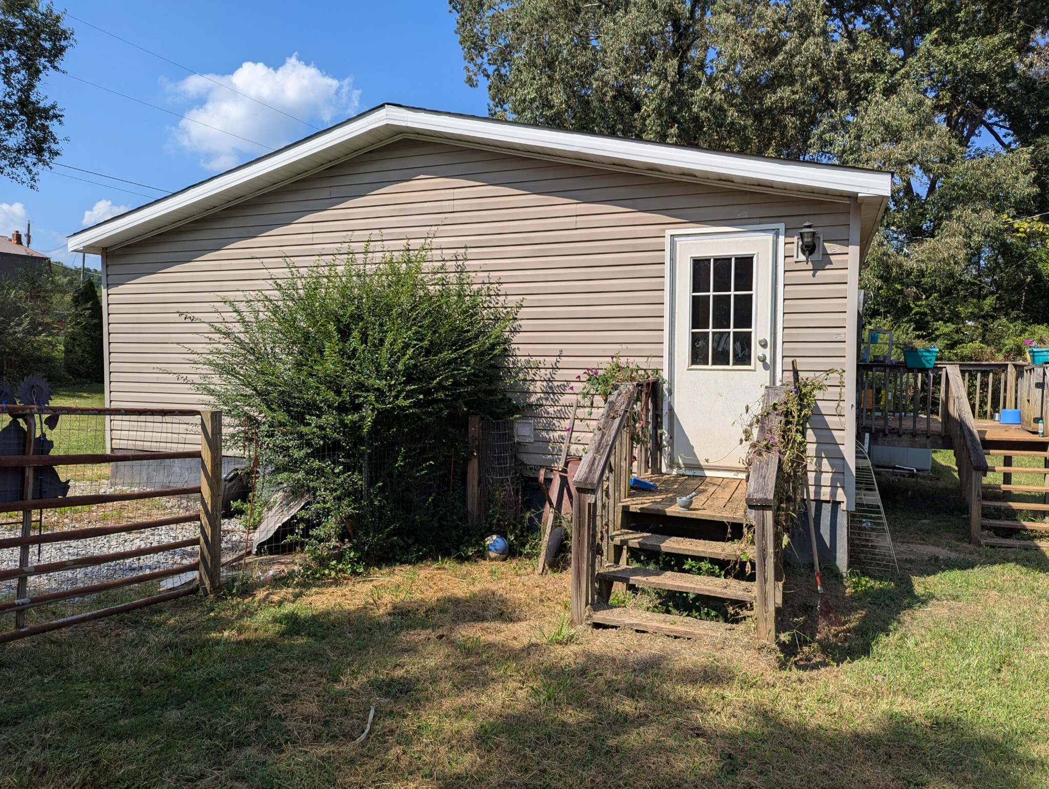 313 Burton Road Sweetwater, TN 37874 - Photo 28 of 38 a front view of a house with a yard