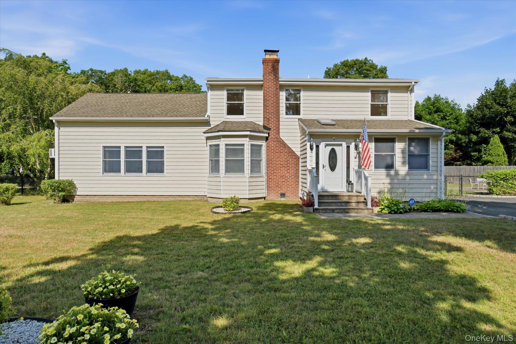 498 Miller Place Road Miller Place, NY 11764 - Photo 3 of 37