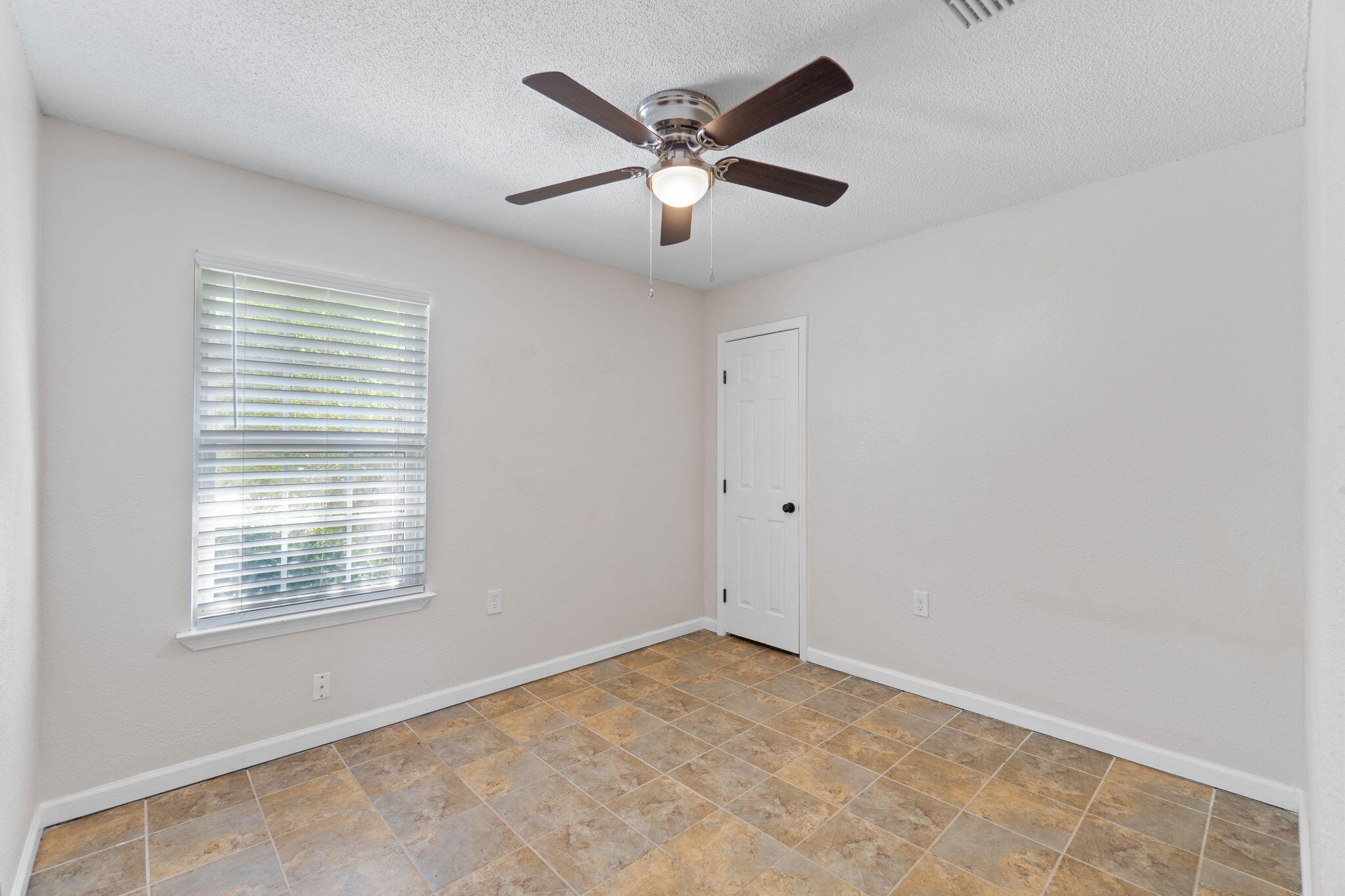 634 Lloyd Street Fort Walton Beach, FL 32547 - Photo 17 of 27 an empty room with ceiling fan and windows