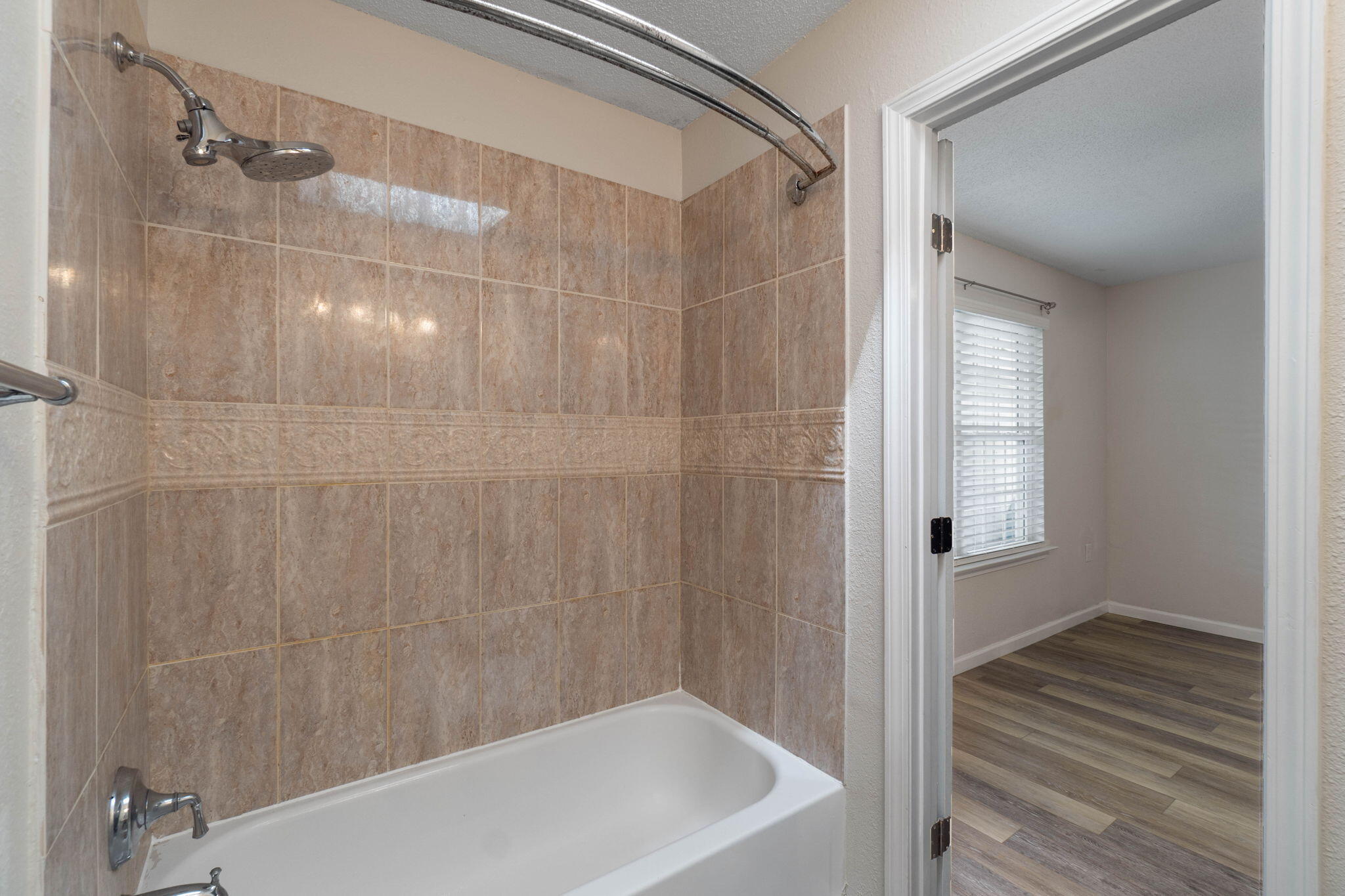 634 Lloyd Street Fort Walton Beach, FL 32547 - Photo 24 of 27 a bathroom with a bathtub
