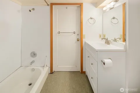 $1,395,000 | 2616 Franklin Avenue East, Seattle, WA 98102