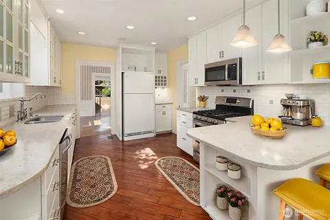 $1,395,000 | 2616 Franklin Avenue East, Seattle, WA 98102