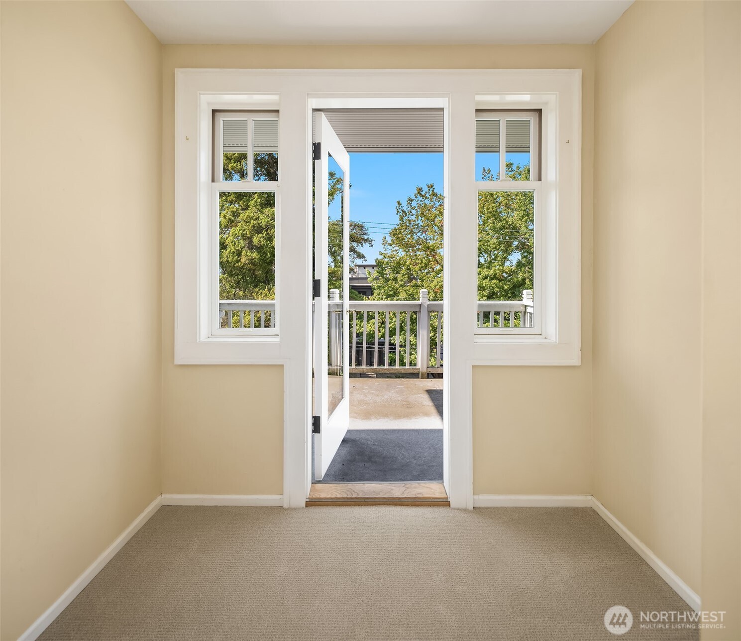 2616 Franklin Avenue East Seattle, WA 98102 - Photo 10 of 35