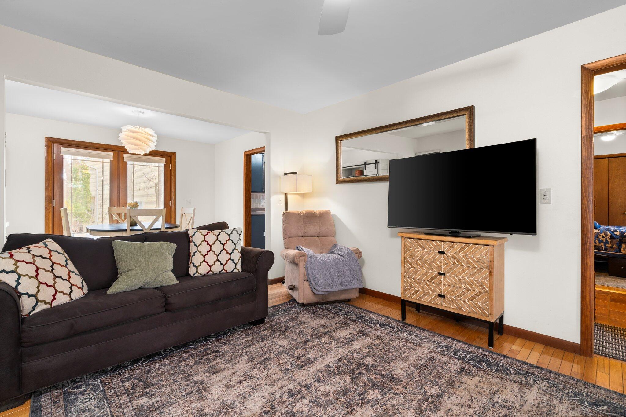 1710 Newport Road Ann Arbor, MI 48103 - Photo 6 of 50 Living room