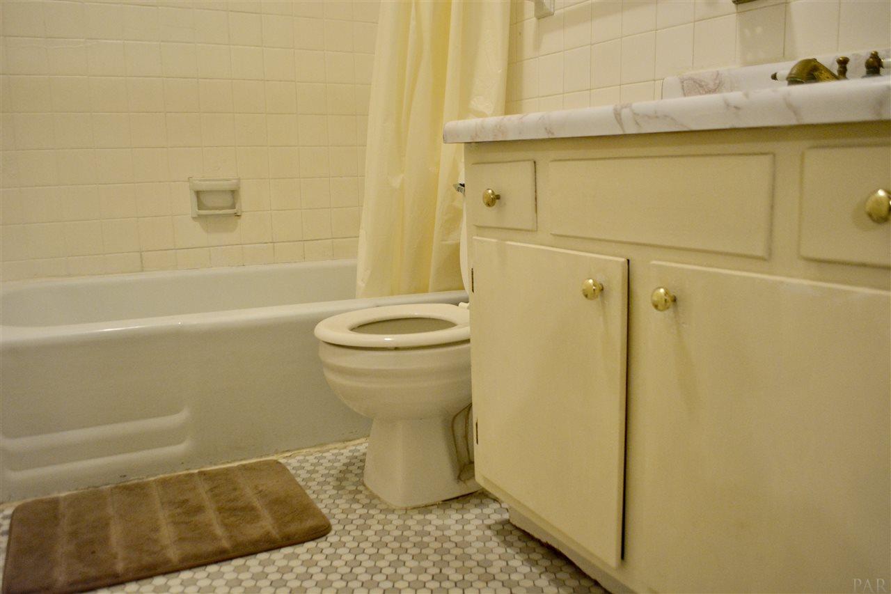 406 Gibbs Road Pensacola, FL 32507 - Photo 16 of 39 Gallery Image 16