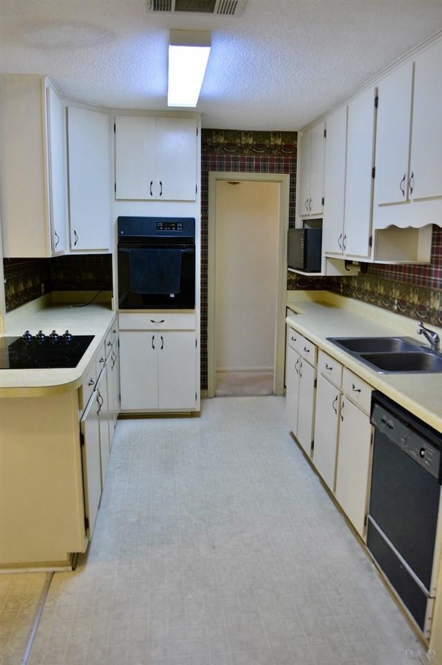 406 Gibbs Road Pensacola, FL 32507 - Photo 6 of 39 Gallery Image 6