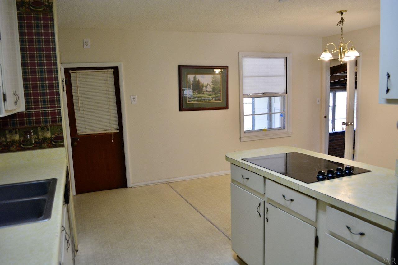 406 Gibbs Road Pensacola, FL 32507 - Photo 7 of 39 Gallery Image 7