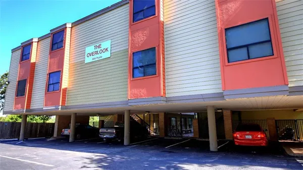 a couple of cars parked in front of a building