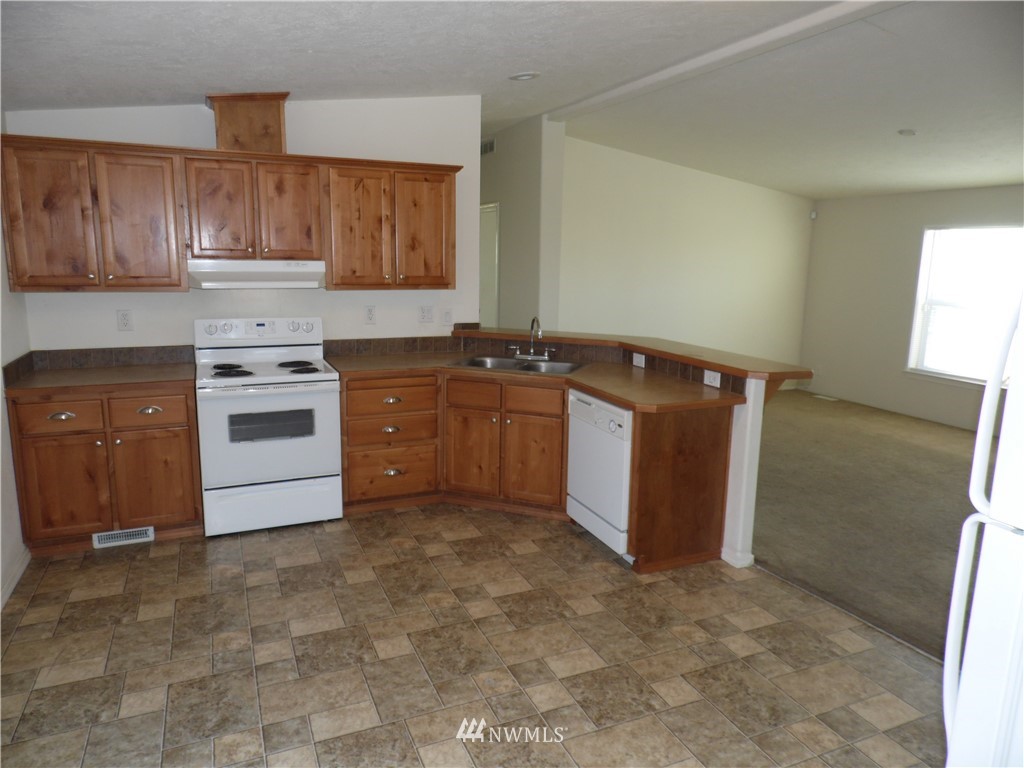 653 Kaylee Road Othello, WA 99344 - Photo 2 of 21