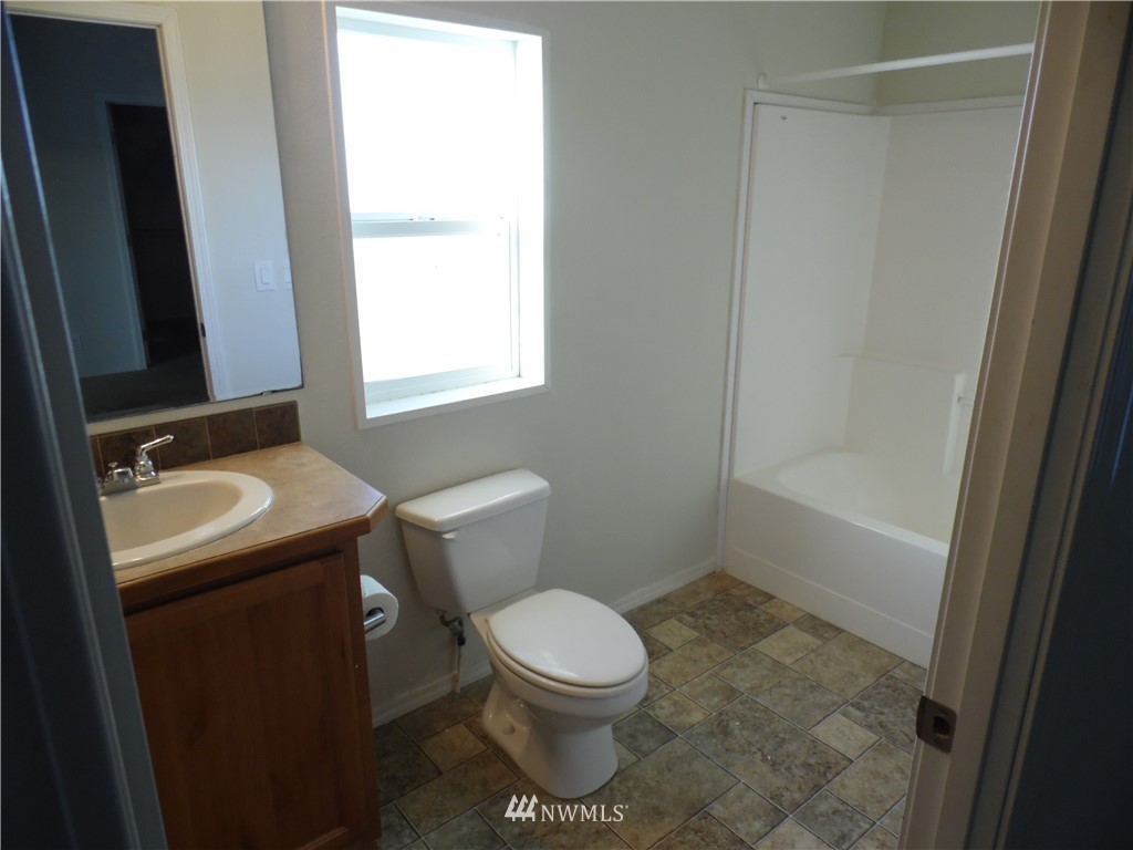 653 Kaylee Road Othello, WA 99344 - Photo 10 of 21