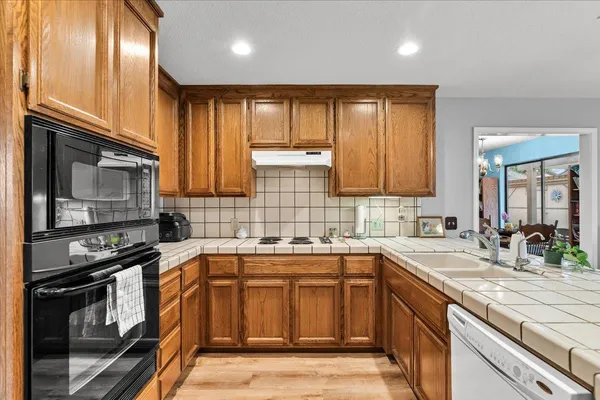 $420,000 | 2136 Candy Cane Walk, Manteca, CA 95336