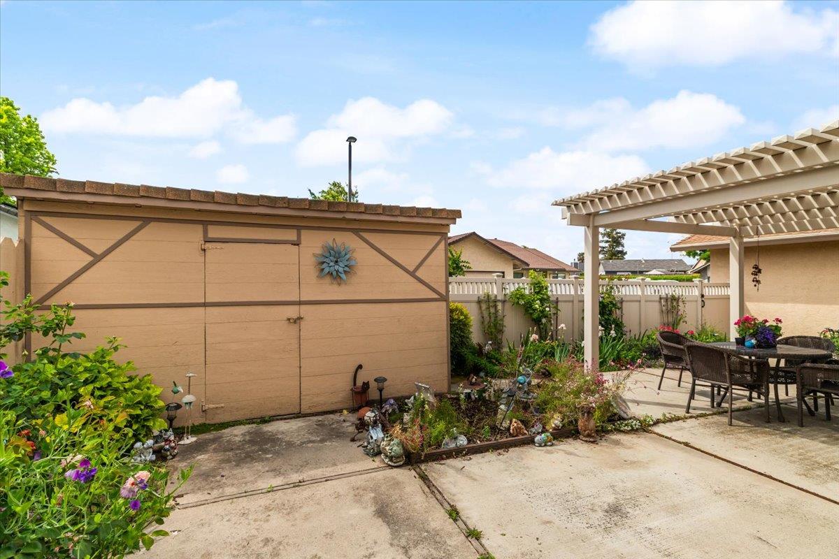 2136 Candy Cane Walk Manteca, CA 95336 - Photo 38 of 60 a view of a terrace with sitting area