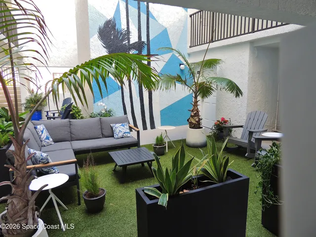 a view of entryway and hall