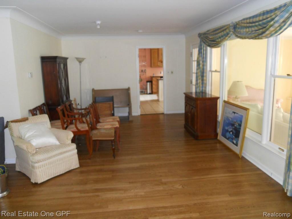 330 Stephens Road Grosse Pointe, MI 48236 - Photo 4 of 12 2 DSCN1344.jpg