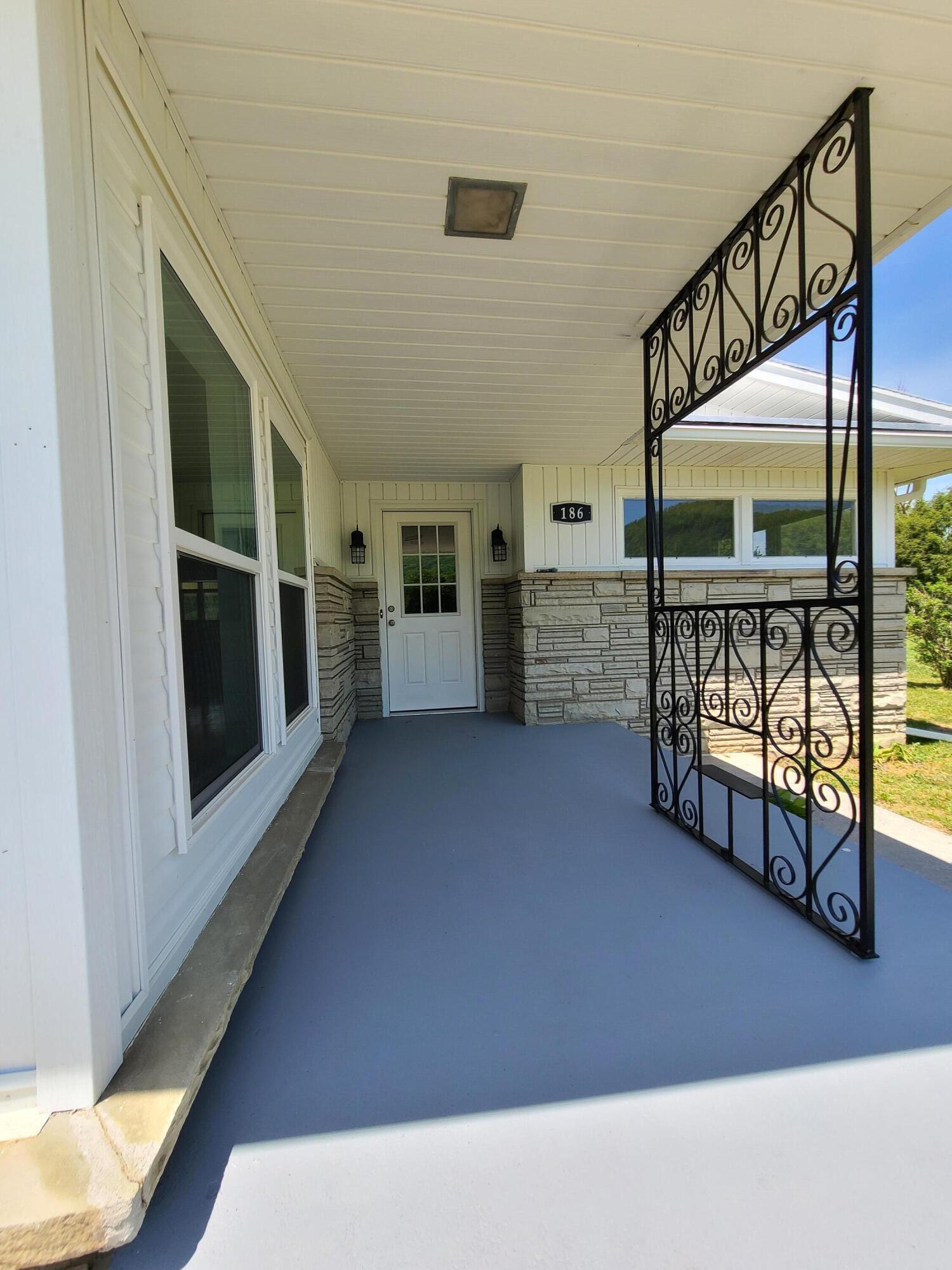 186 Charlie Carson Road Jonesborough, TN 37659 - Photo 2 of 45 3A291CBA-5A36-4E7C-A9BC-2991D59970DD
