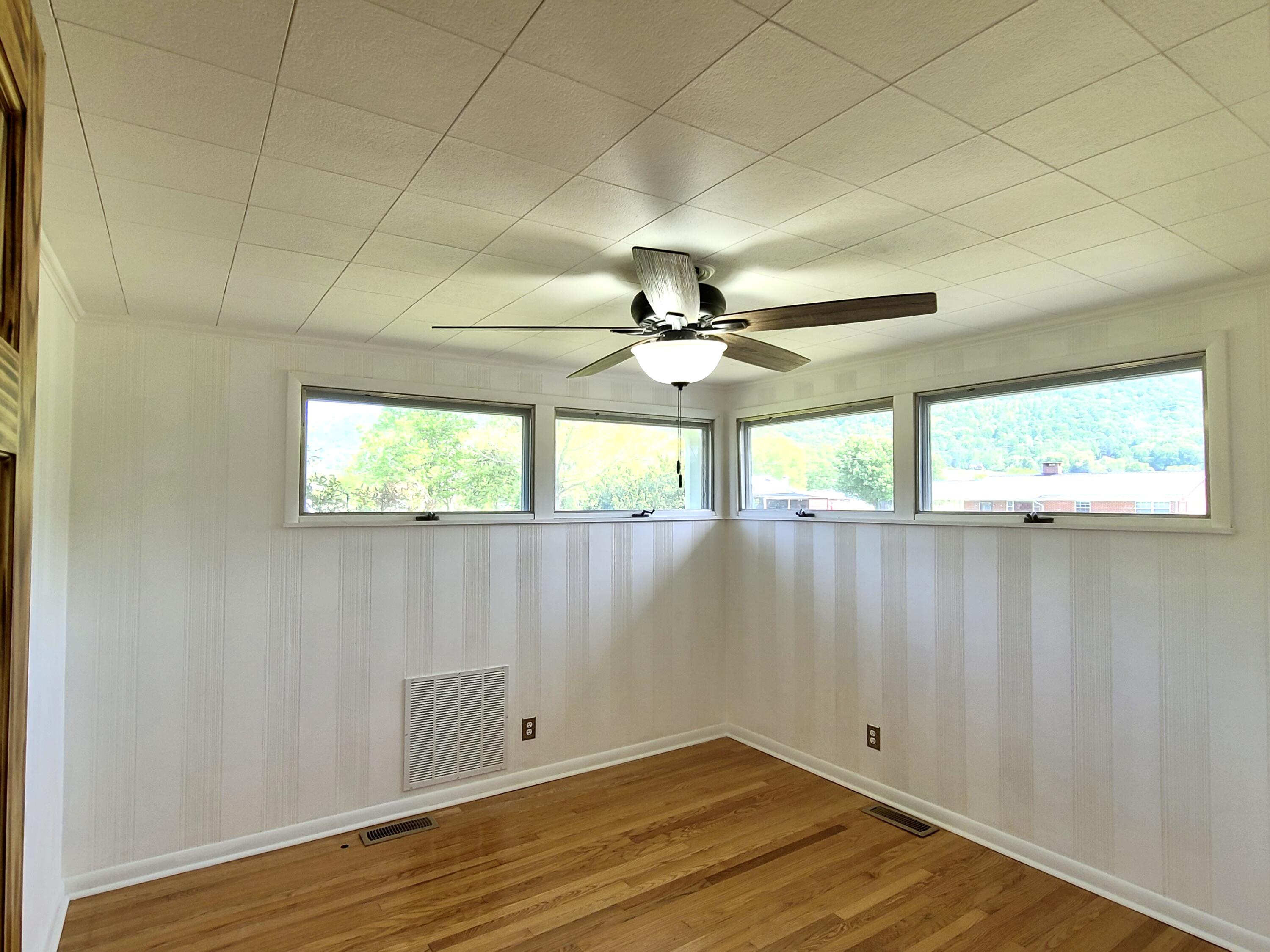 186 Charlie Carson Road Jonesborough, TN 37659 - Photo 21 of 45 37867A18-BD65-4548-87A9-6DC96E159874