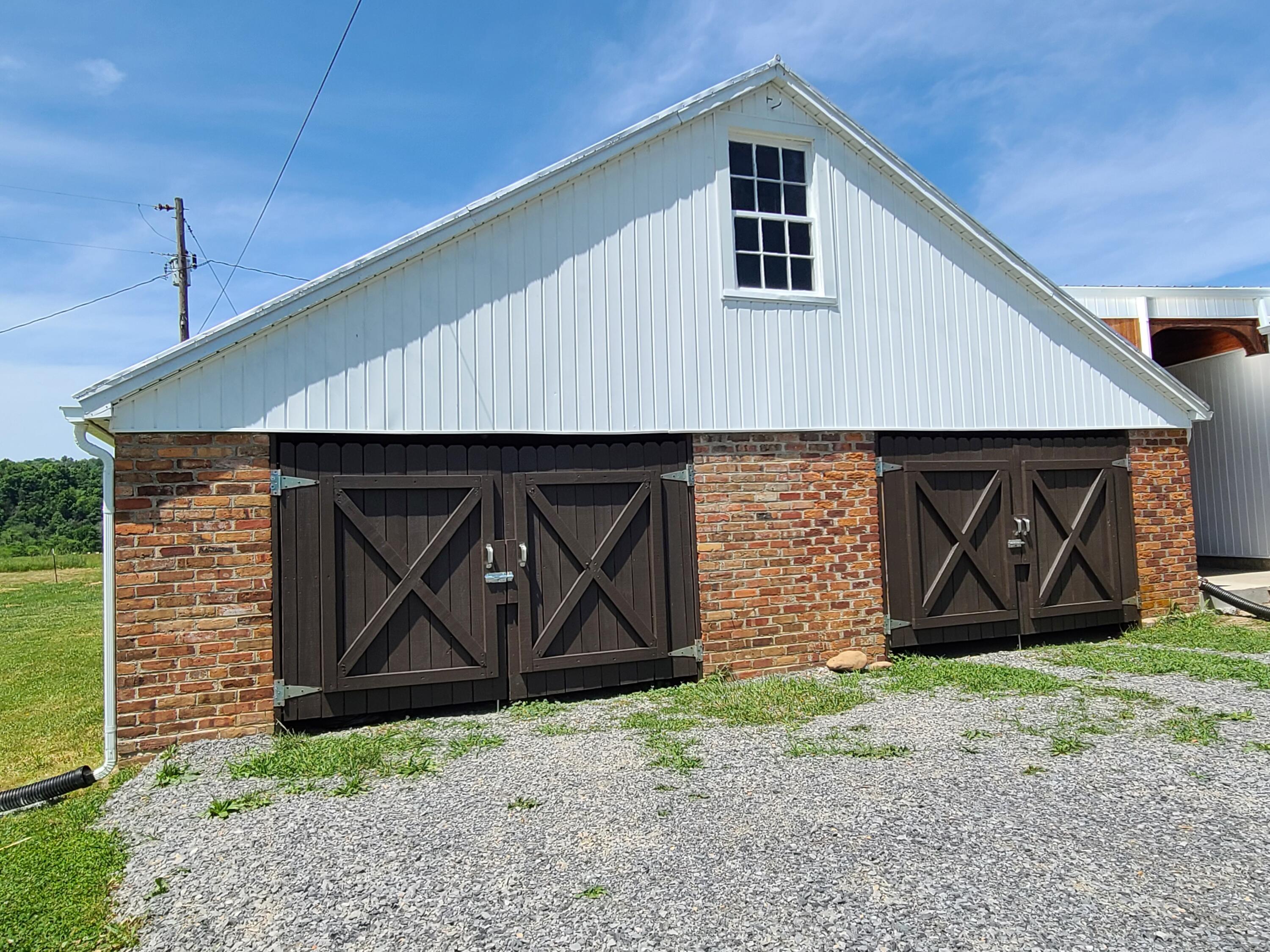 186 Charlie Carson Road Jonesborough, TN 37659 - Photo 4 of 45 A5B847AD-1001-4436-87FB-AF1023087820