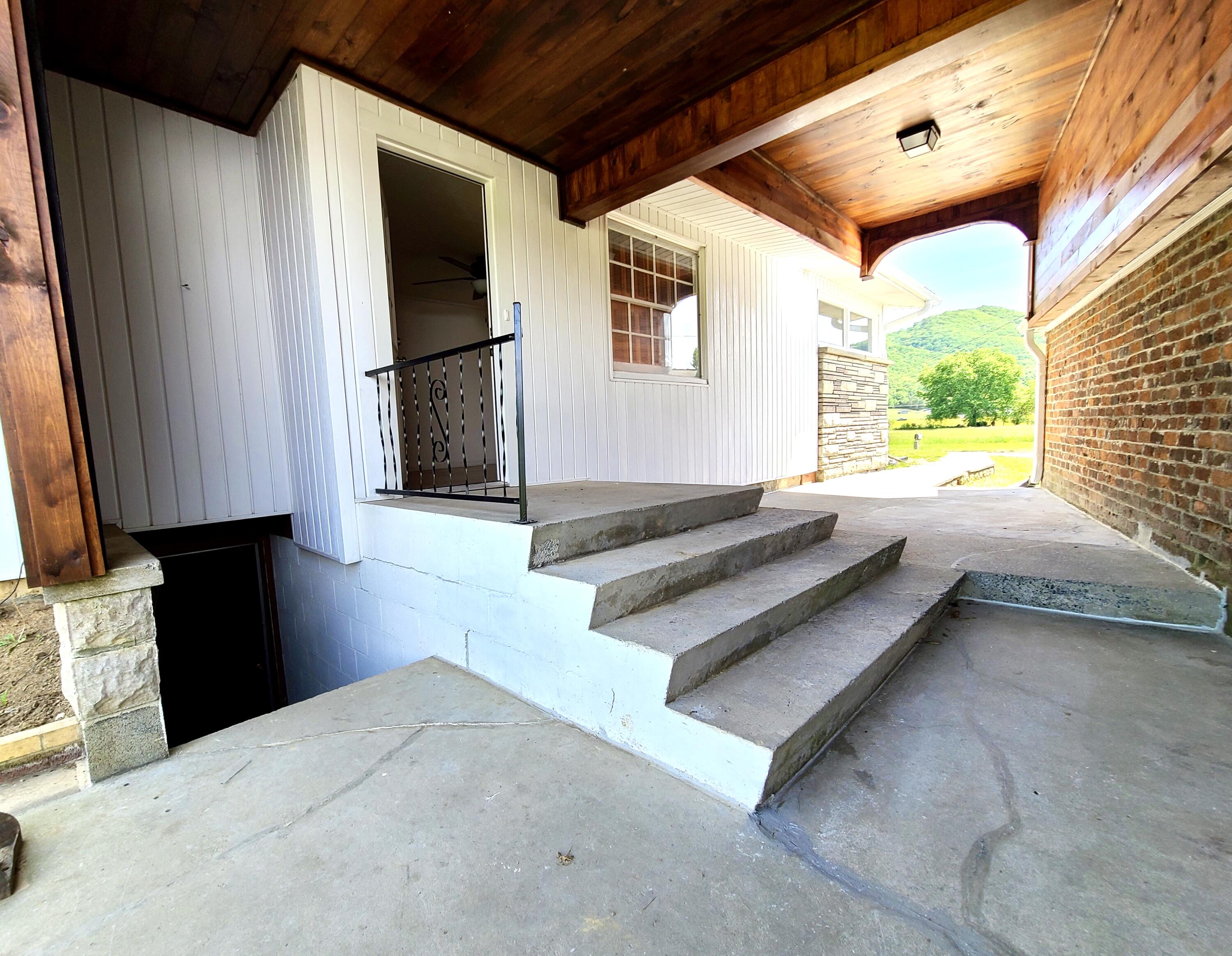 186 Charlie Carson Road Jonesborough, TN 37659 - Photo 6 of 45 301887AE-71F1-459D-BDA5-6D54A342B0C3