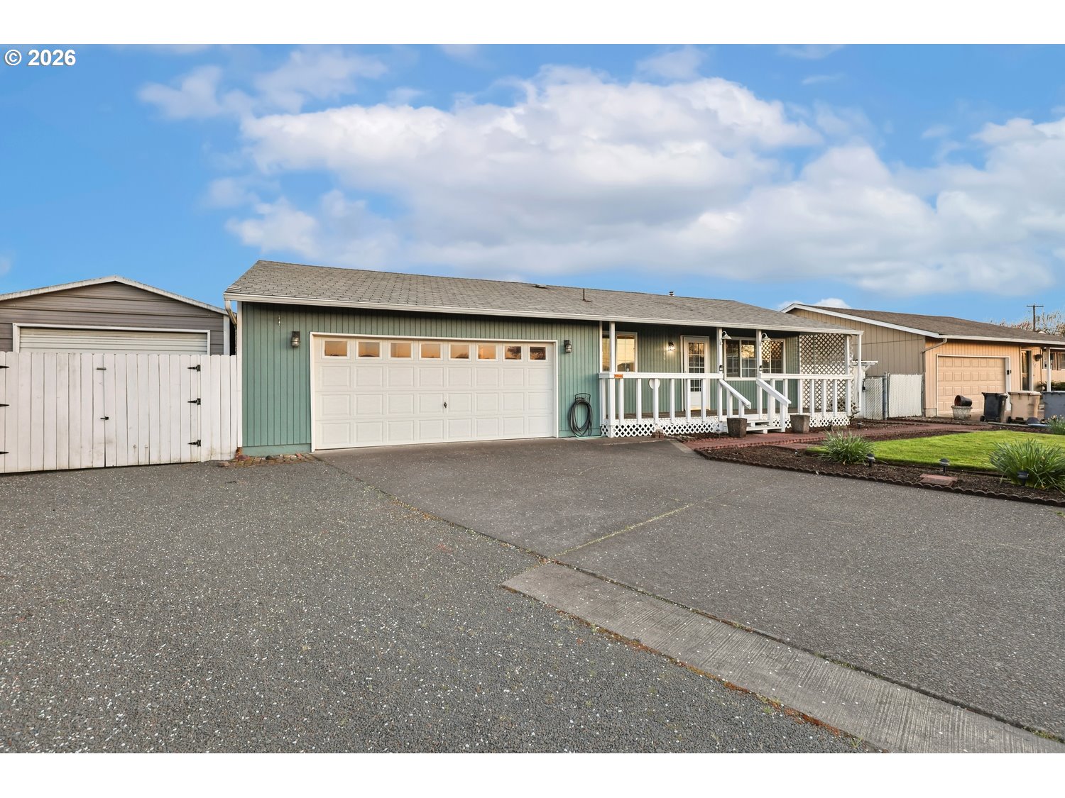 760 Gaileen Way Harrisburg, OR 97446 - Photo 3 of 28