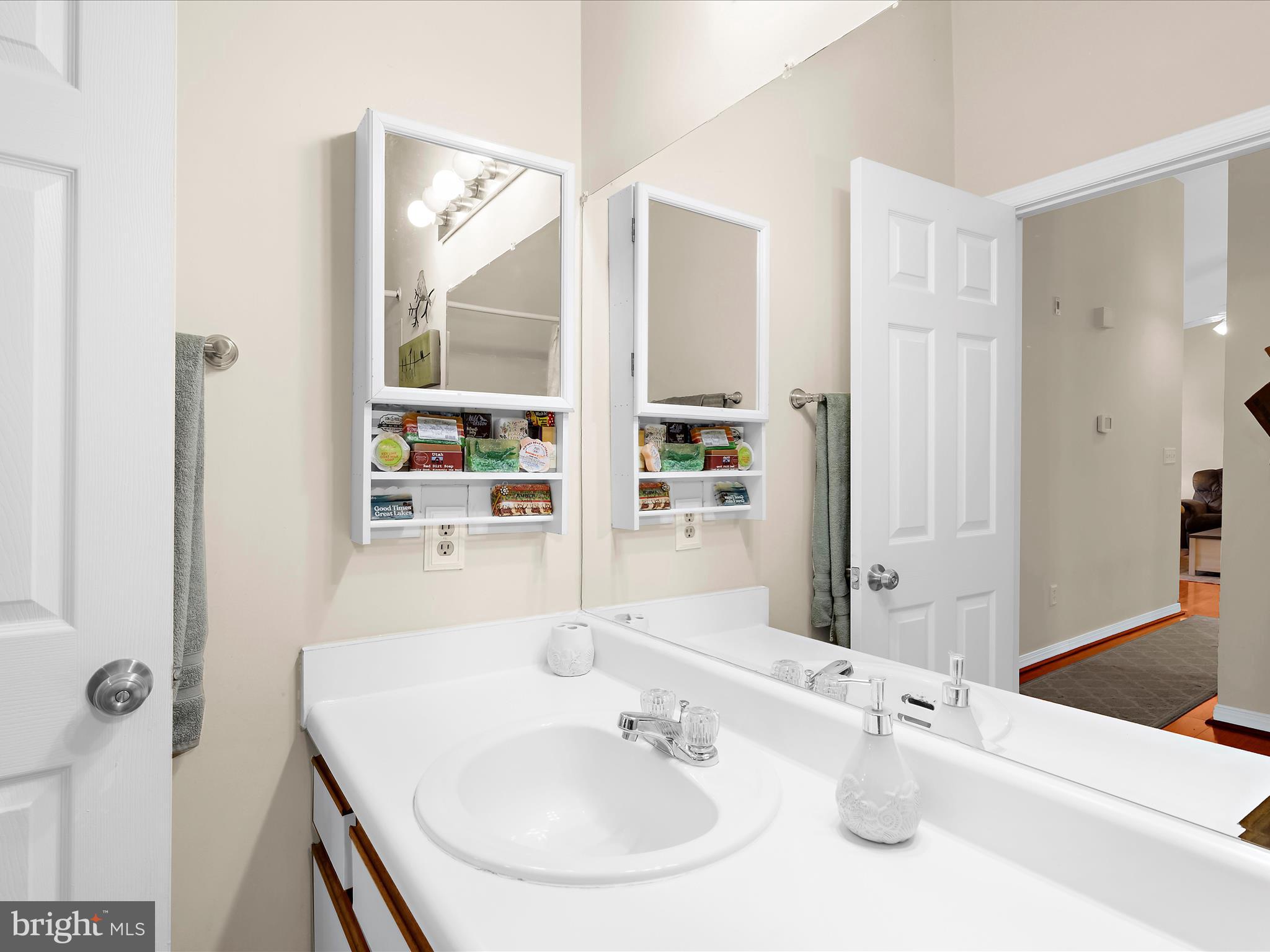 600 Moonglow Road, Unit 302 Odenton, MD 21113 - Photo 23 of 27 Primary Bath