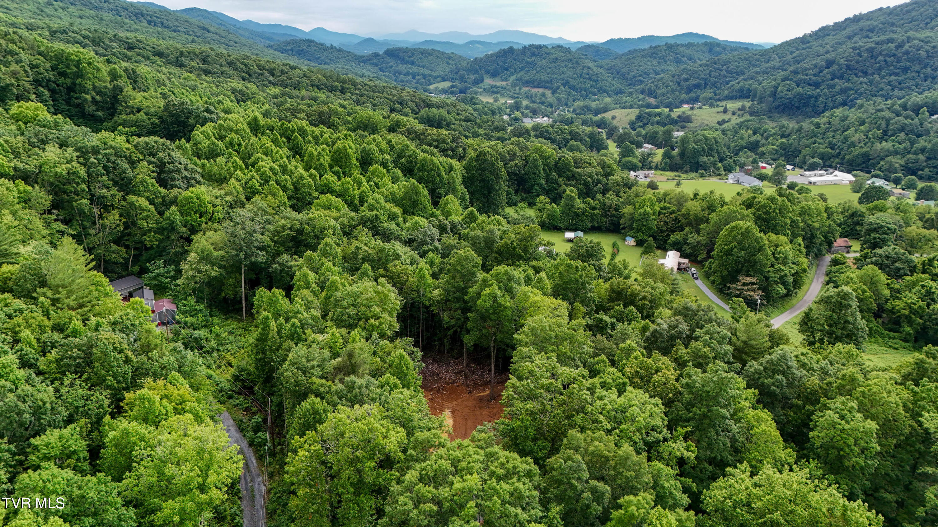 180 Bill Nave Loop, Unit 6 Elizabethton, TN 37643 - Photo 6 of 21 5-print-180 Bill Nave Loop Drone JF-6