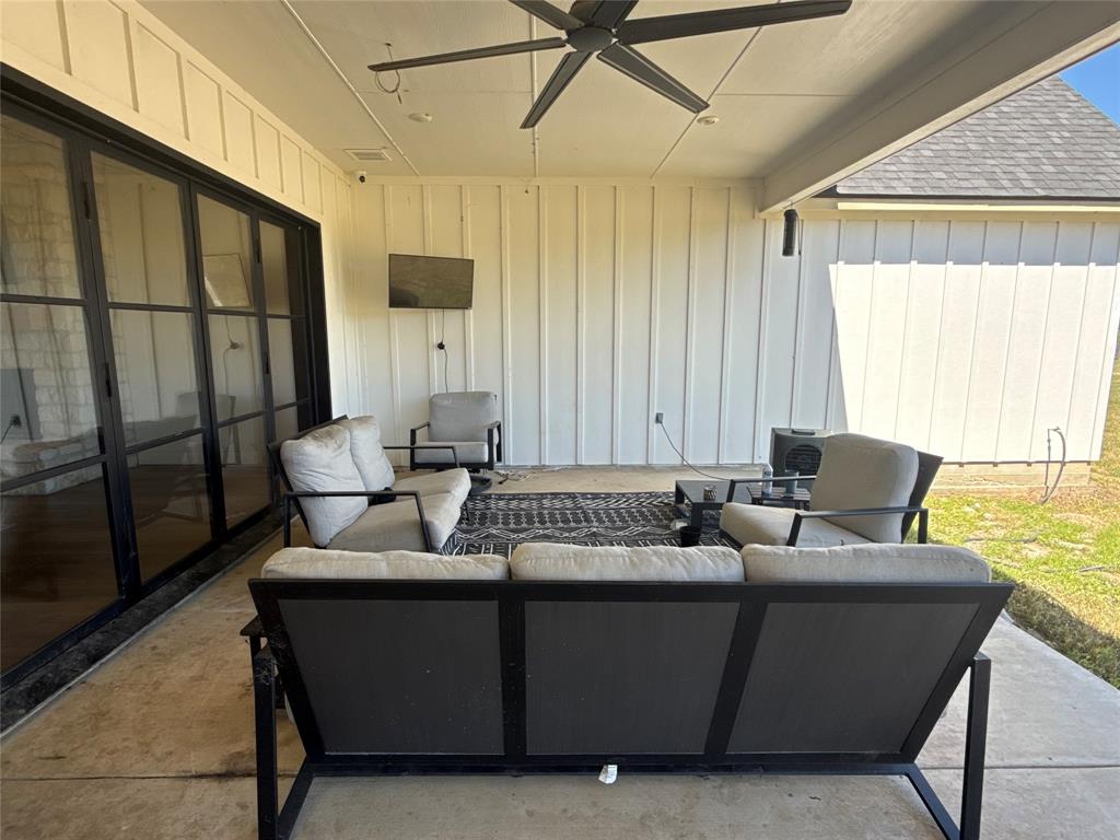 2798 Mockingbird Lane Moody, TX 76557 - Photo 28 of 35 a living room with furniture and a window