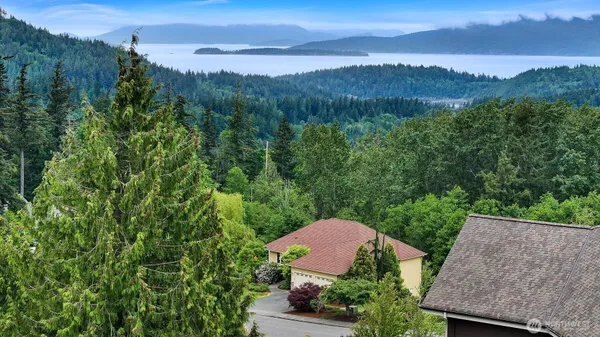 a view of a outdoor space and a mountain view