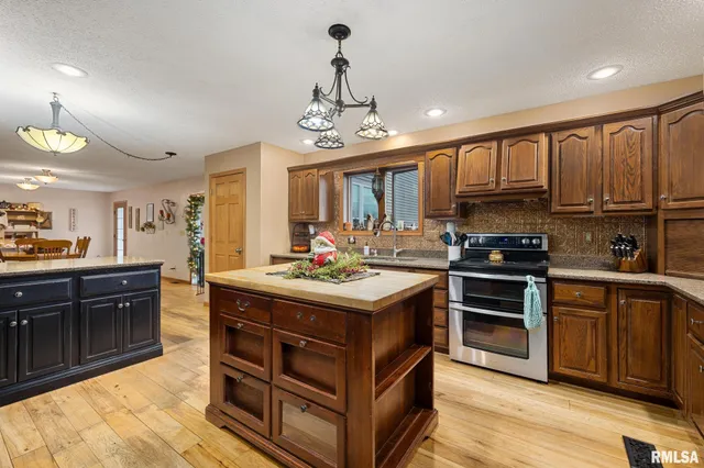 $495,000 | 23544 East Stanley Lane, Canton, IL 61520