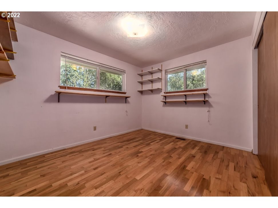 34932 Mathews Road Eugene, OR 97405 - Photo 16 of 31 an empty room with windows