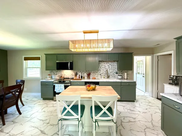 $450,000 | 3826 Cravens Creek Road Southwest, Roanoke, VA 24018
