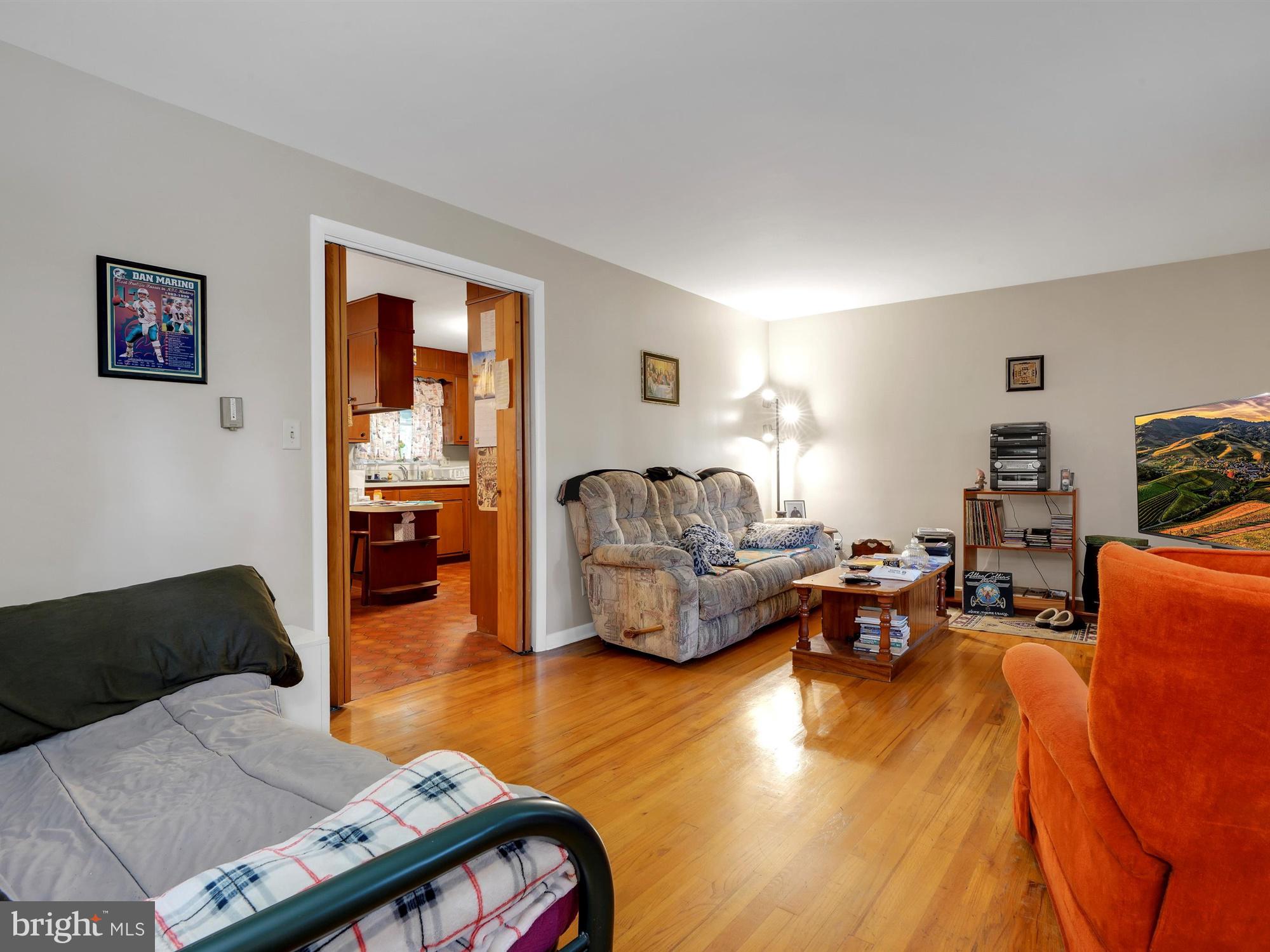 290 North Penryn Road Manheim, PA 17545 - Photo 6 of 26 Living Room