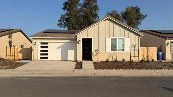 $2,795 | 2153 North Renn Avenue, Clovis, CA 93619