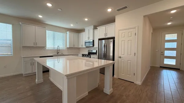$2,795 | 2153 North Renn Avenue, Clovis, CA 93619