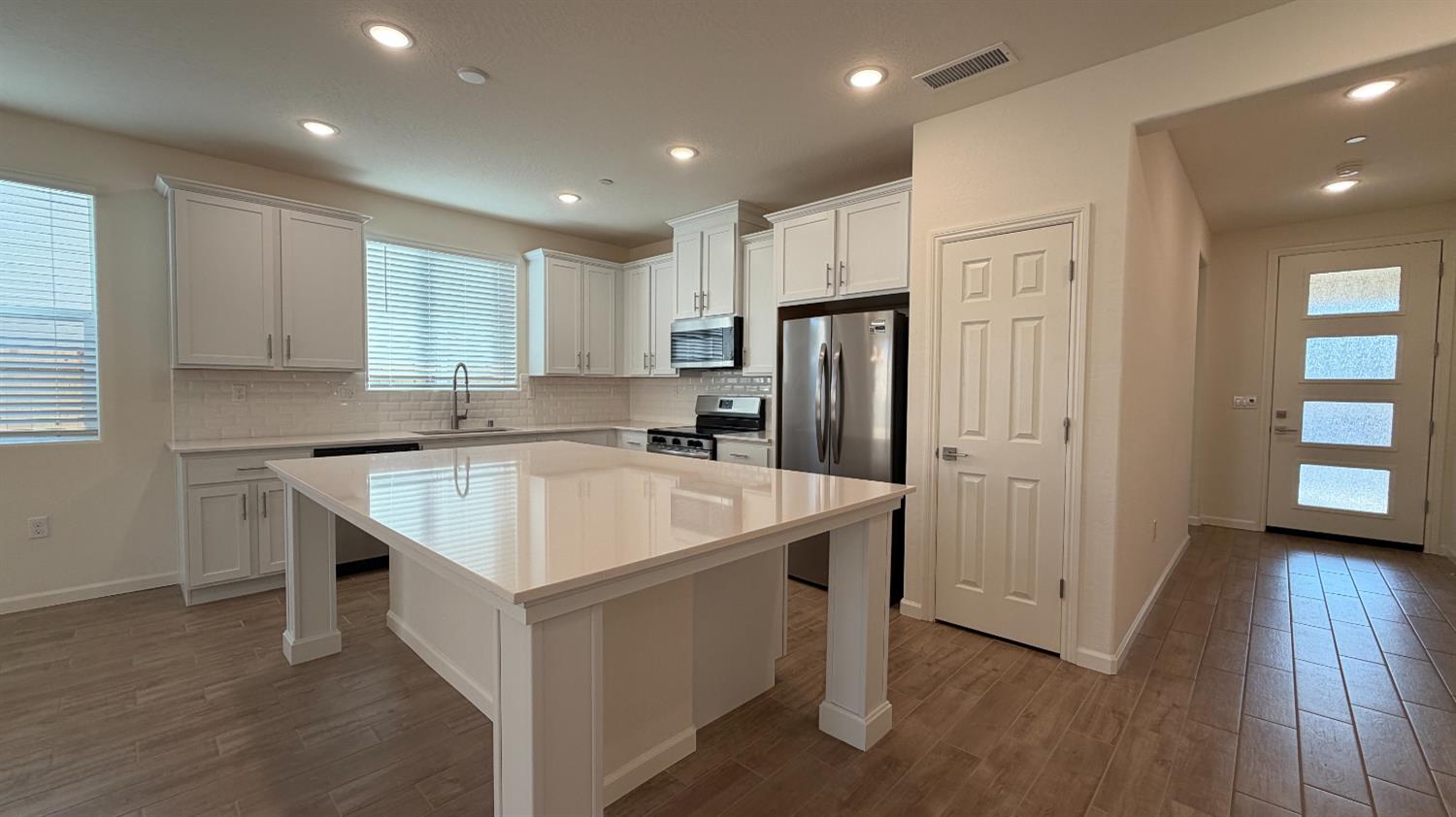 2153 North Renn Avenue Clovis, CA 93619 - Photo 4 of 32