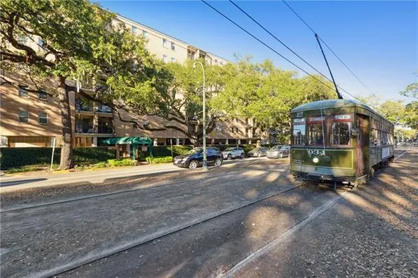 $2,600 | 3915 St Charles Avenue, Unit 503, New Orleans, LA 70115