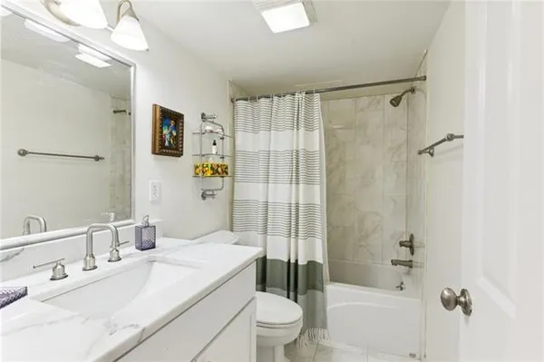 $2,600 | 3915 St Charles Avenue, Unit 503, New Orleans, LA 70115