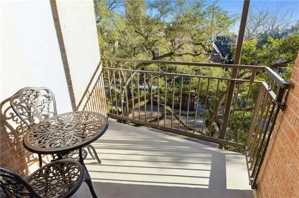 $2,600 | 3915 St Charles Avenue, Unit 503, New Orleans, LA 70115